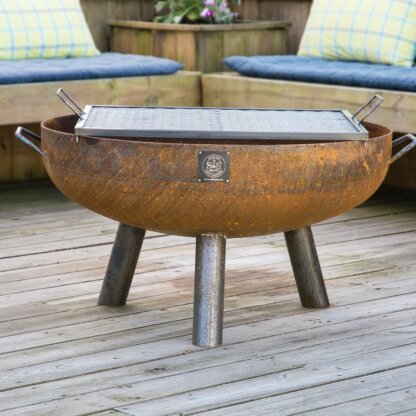 36-Elliptical-Fire-Pit-on-3-Legs-with-Grate