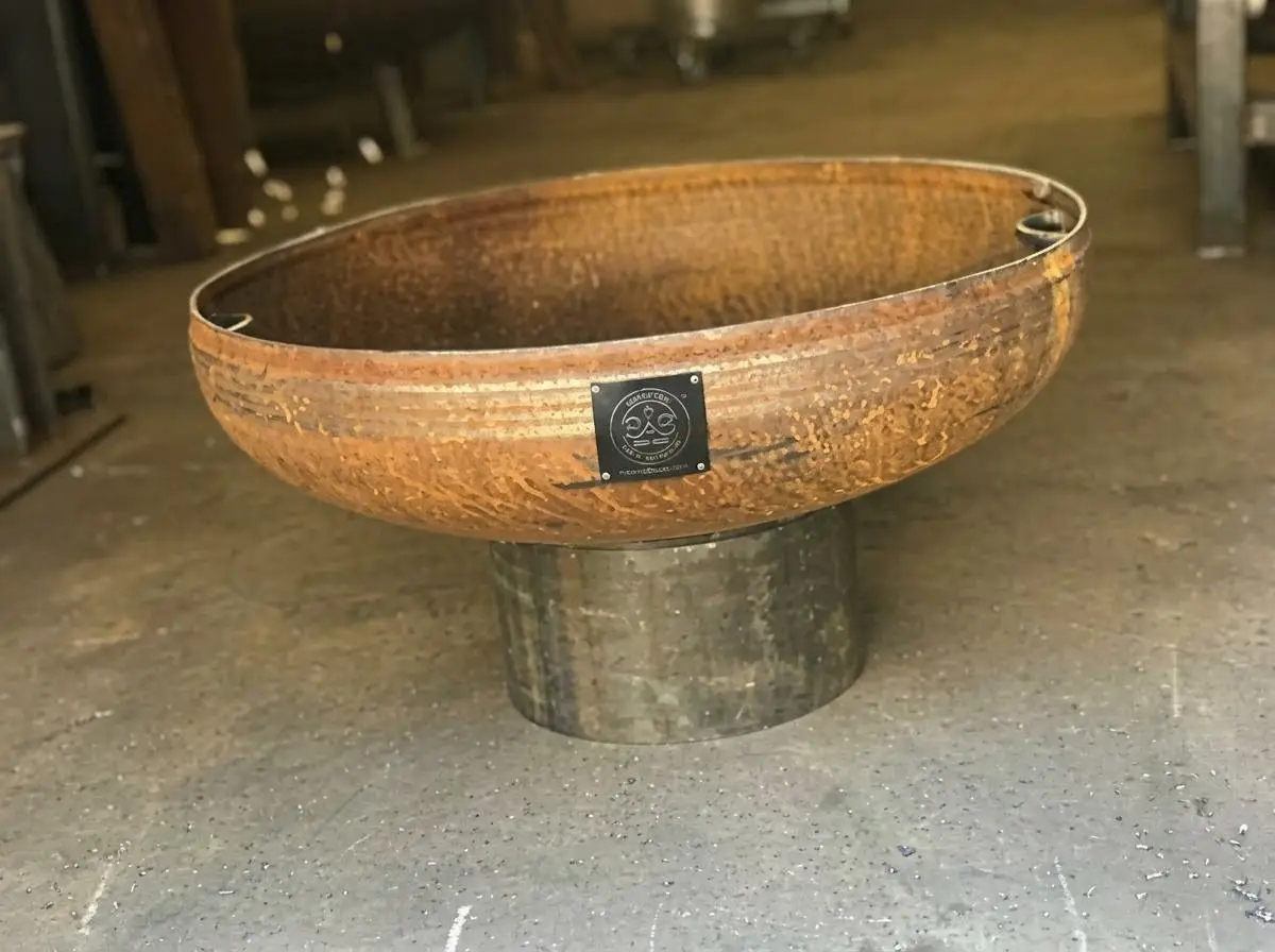 Fire Pit On Flanged Base - Image 2